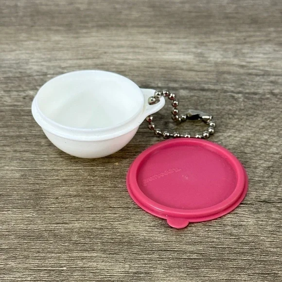 Vintage Tupperware Pink Lid with White Bowl Thatsa Bowl Keychain - Picture 4 of 5